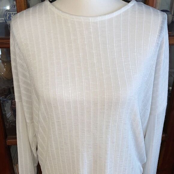 🔥3/$20🔥 Forever 21 lightweight sweater with back cutout size S - Picture 2 of 11